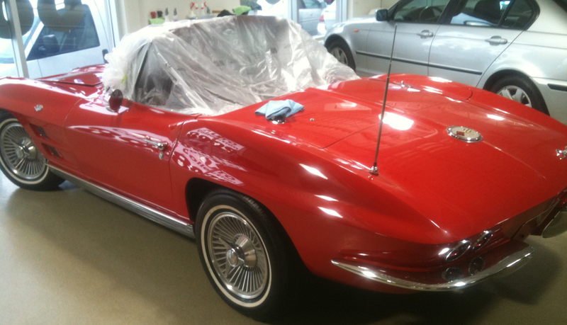 Illustration for article titled Spot-the-Difference - A Rare Early C2 Corvette